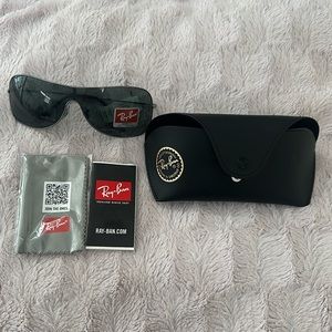 RAY- BAN SUNGLASSES. Brand New.
